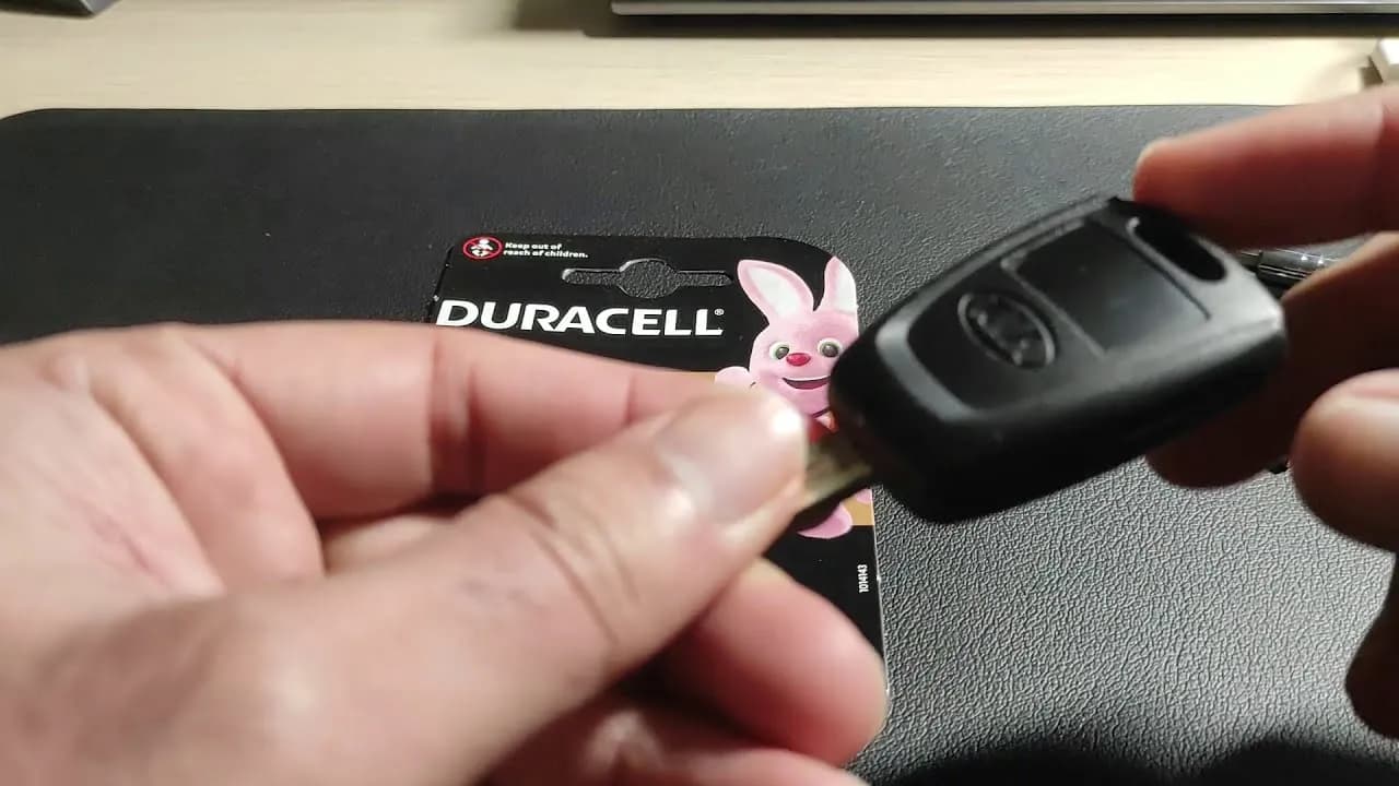 Wymiana baterii w kluczyku Kia Ceed - prosta instrukcja krok po kroku