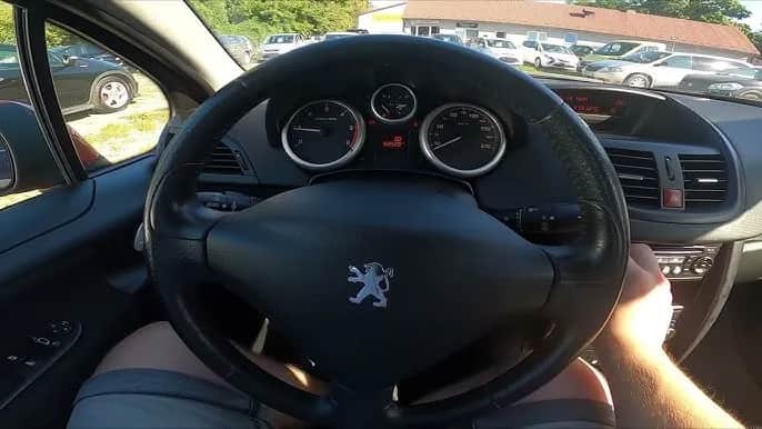 Jak włączyć Bluetooth w Peugeot 207 i cieszyć się muzyką bez kabli