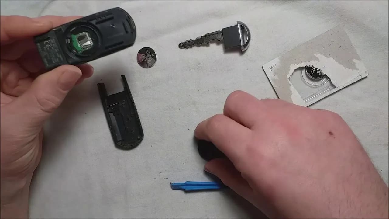 Wymiana baterii w pilocie mazda - proste kroki, które musisz znać